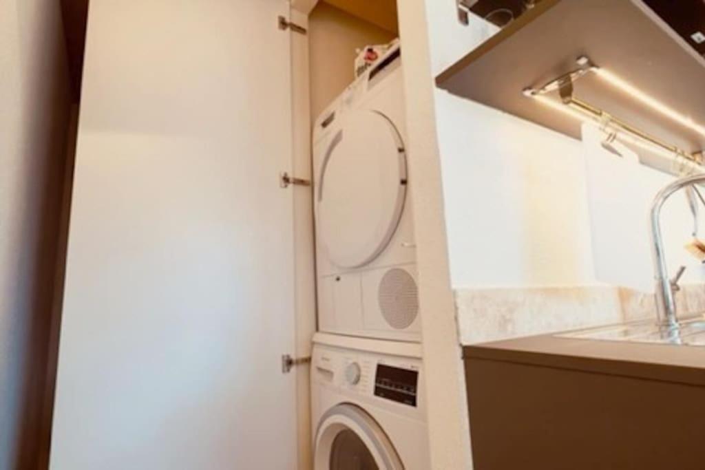 Chic Small New Apartment Up To 4 People, Pets Allowed Lens Luaran gambar