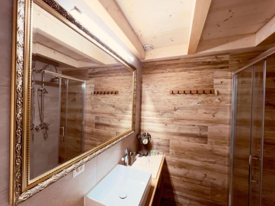 Chic Small New Apartment Up To 4 People, Pets Allowed Lens Luaran gambar