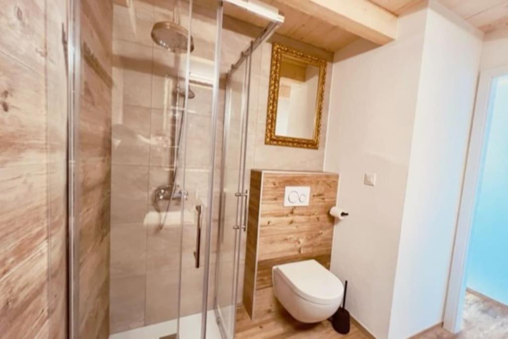 Chic Small New Apartment Up To 4 People, Pets Allowed Lens Luaran gambar