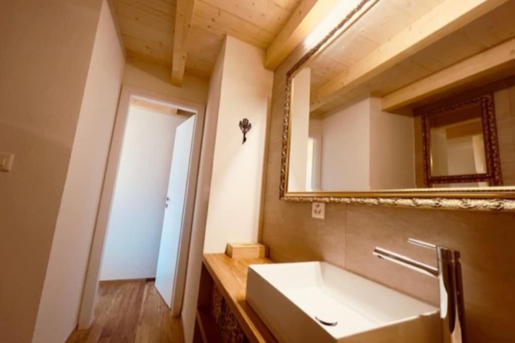 Chic Small New Apartment Up To 4 People, Pets Allowed Lens Luaran gambar