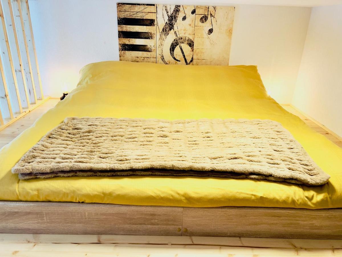 Chic Small New Apartment Up To 4 People, Pets Allowed Lens Luaran gambar